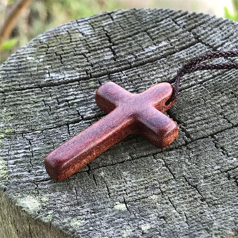 Fashionable sandalwood cross pendant necklace for women jewelry high-end wood male choker accessories 3cm 3.8cm