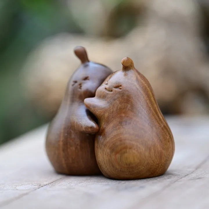 cute-wooden-carvings-never-separate-figurine-valentines-day-gifts-boyfriend-birthday-hugs-pears-home-decor-desktop-ornaments