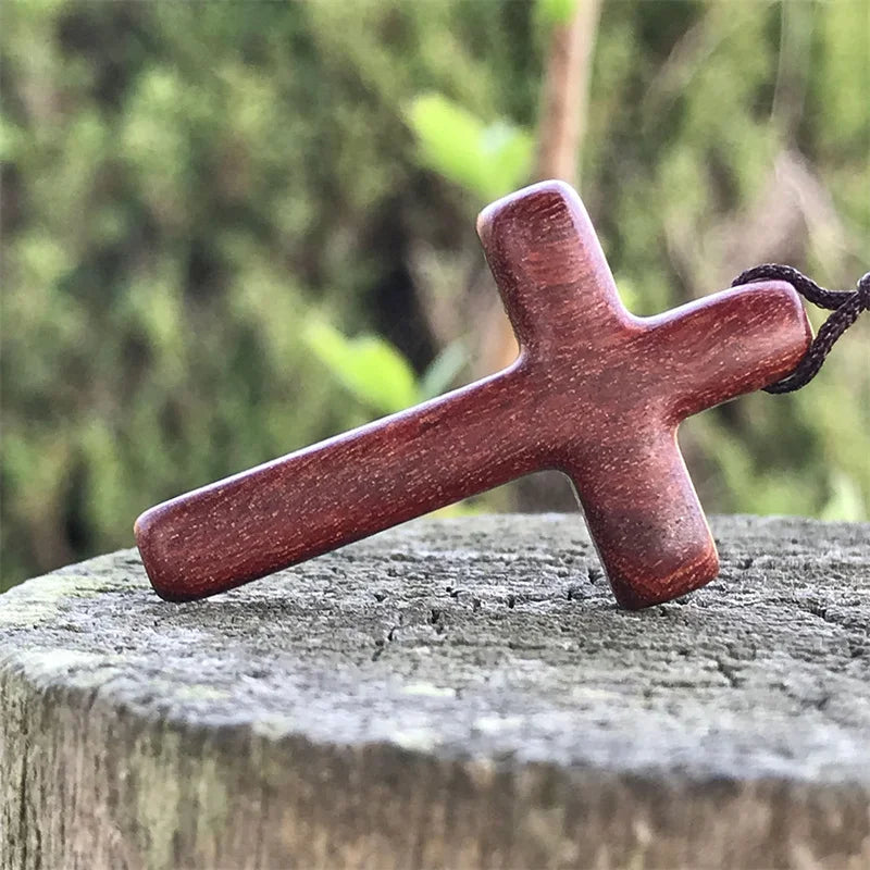 Fashionable sandalwood cross pendant necklace for women jewelry high-end wood male choker accessories 3cm 3.8cm