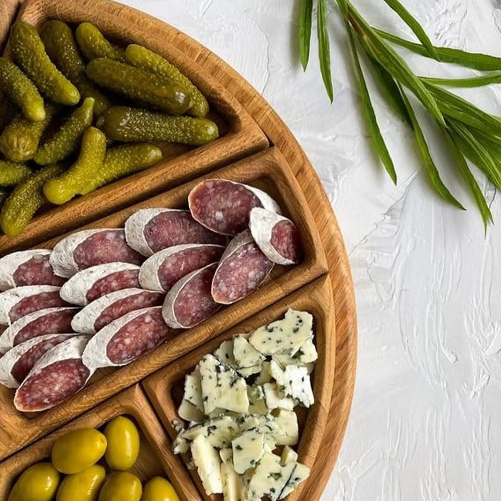 Wooden serving tray charcuterie board 8-petal detachable divided snack plate natural wood puzzle for kitchen breakfast