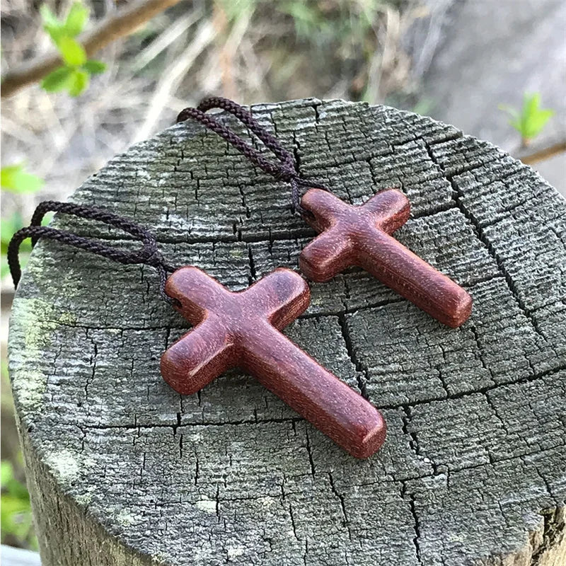 Fashionable sandalwood cross pendant necklace for women jewelry high-end wood male choker accessories 3cm 3.8cm