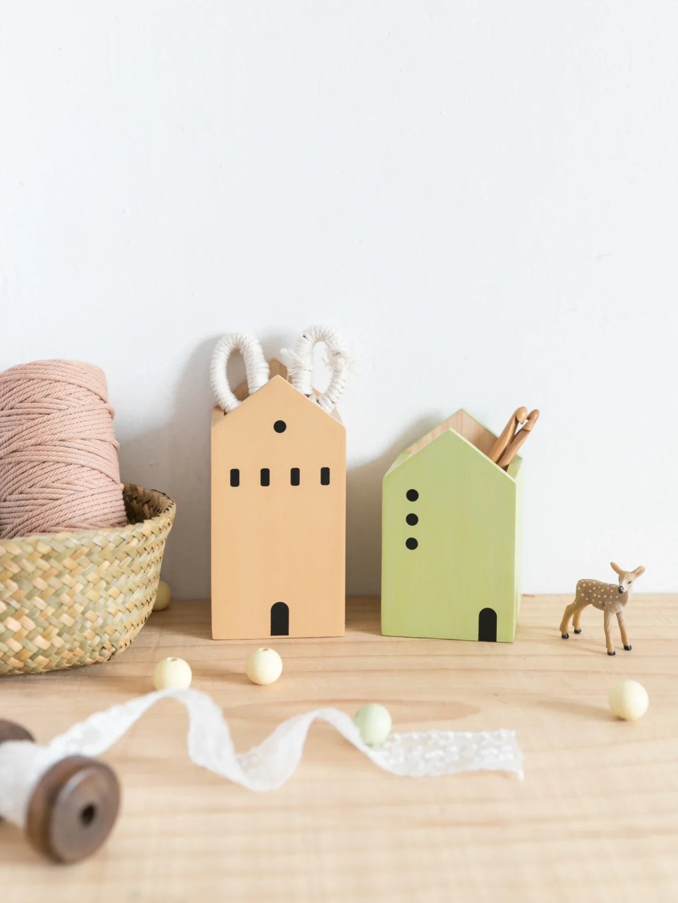 Cartoon house wooden pen holder pencil container makeup brush stationery storage box student/ office desktop storage