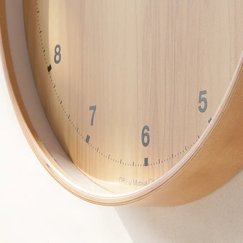The original wood grain silent and simple wooden wall clock is a fashionable home decoration for the living room