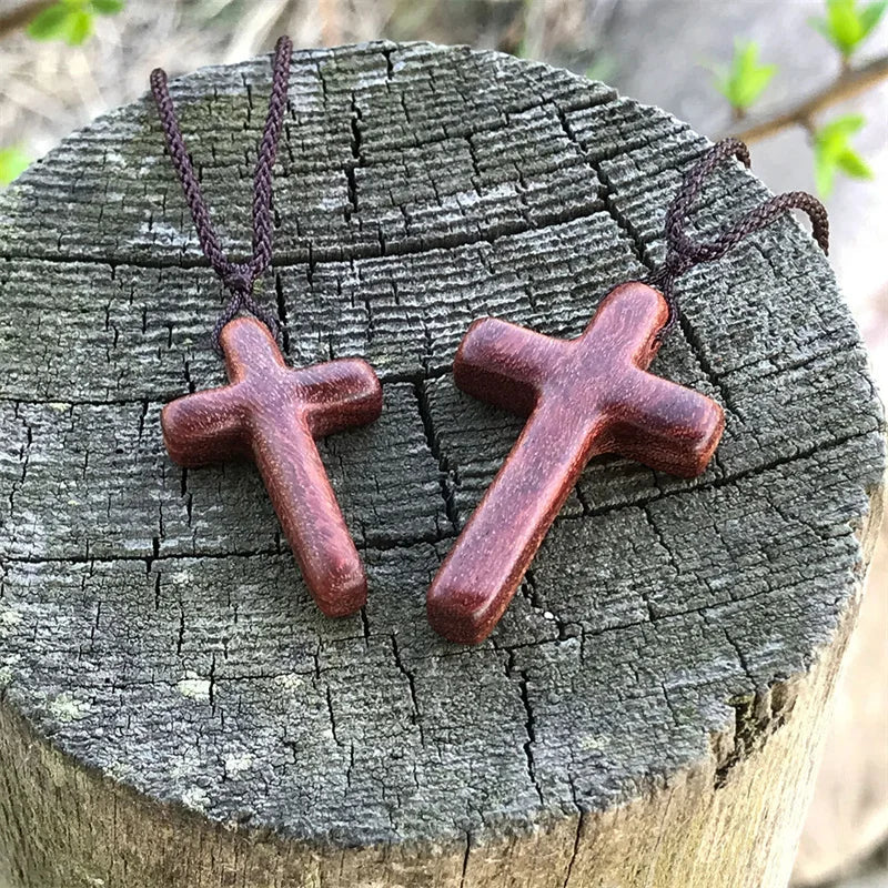 Fashionable sandalwood cross pendant necklace for women jewelry high-end wood male choker accessories 3cm 3.8cm