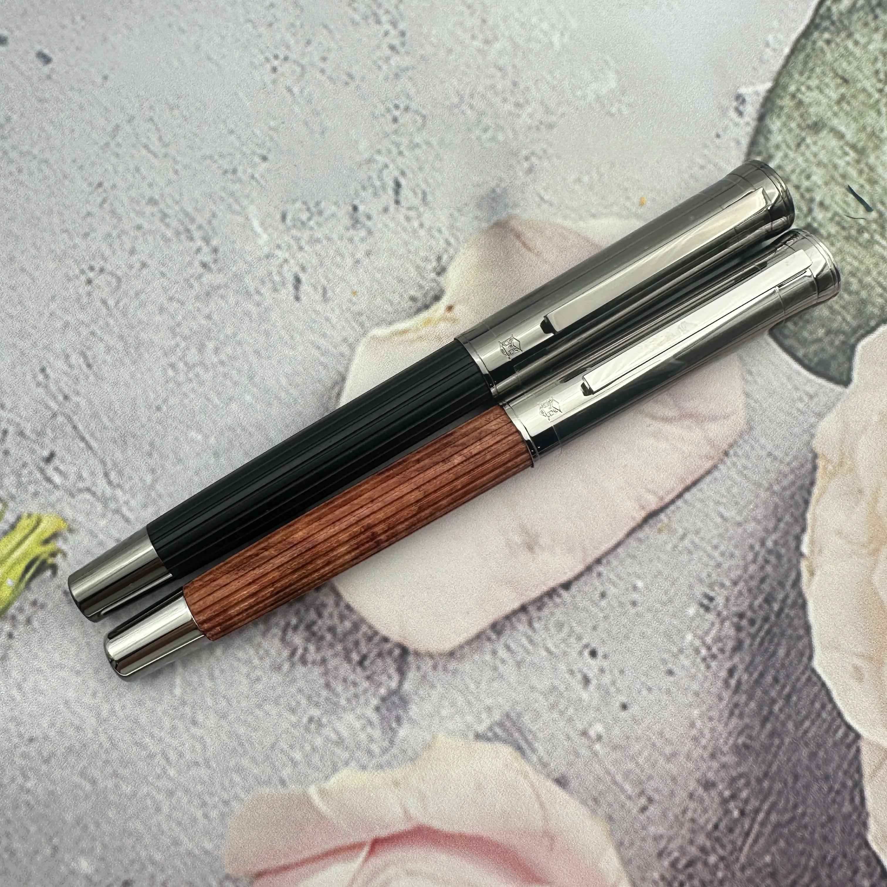 Classic retro hongdian 1866 balck wood fountain pen soft elastic 6# blade nib writing ink school office supplies gifts