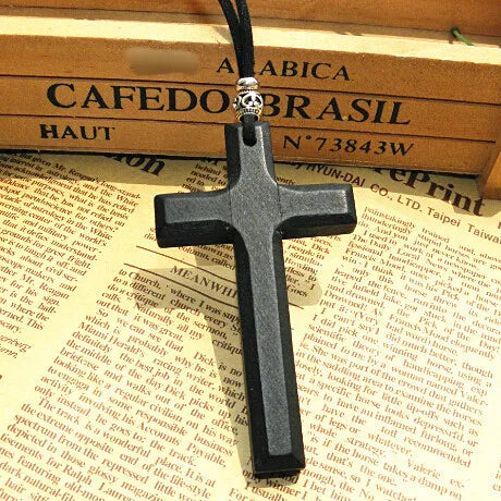 Retro artistic wooden cross nelace korean faion pendant long men’s sweater chain hanging decoration ex version