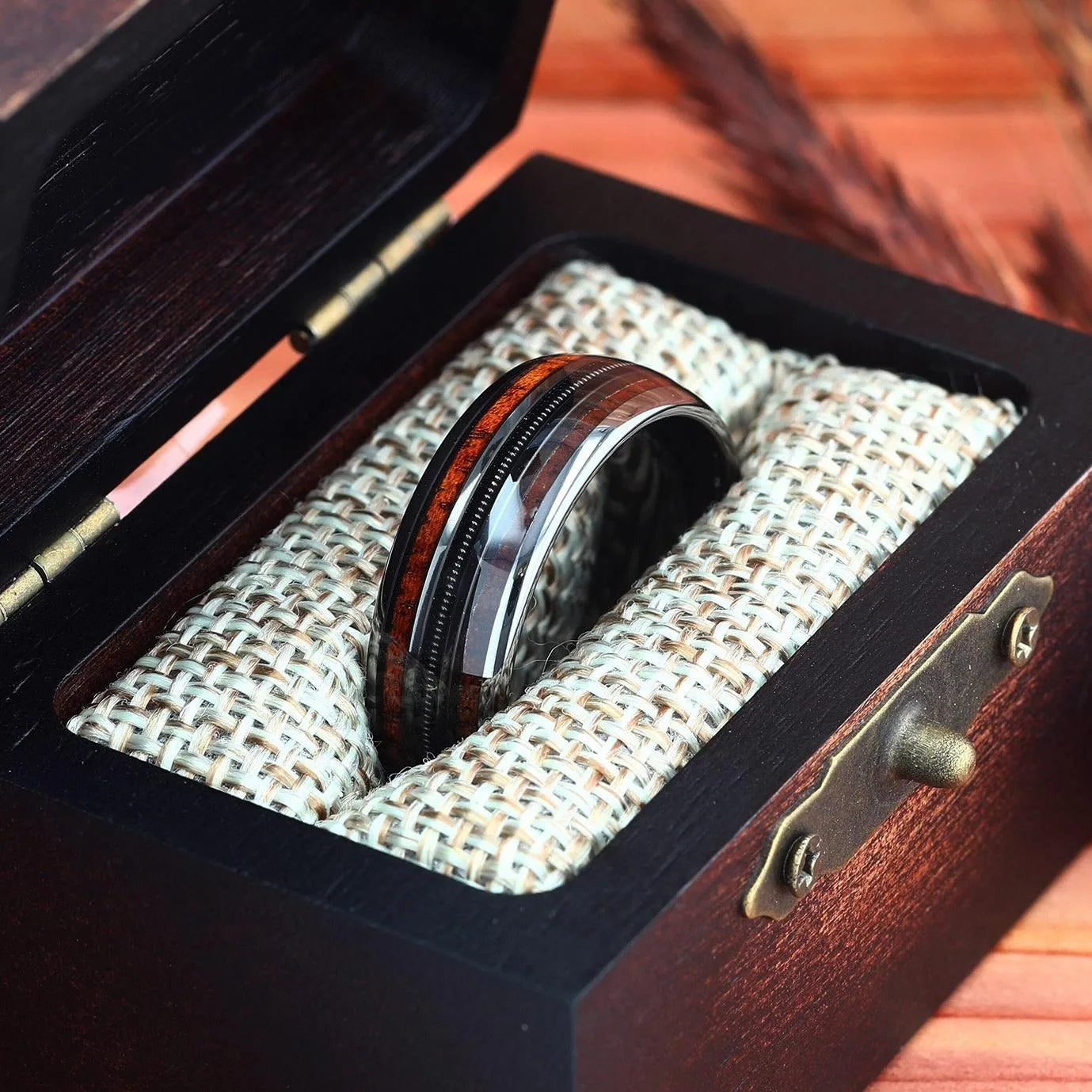 Fashion 8mm silver color stainless steel guitar string rings for men whiskey barrel wood inlay guitarist ring wedding