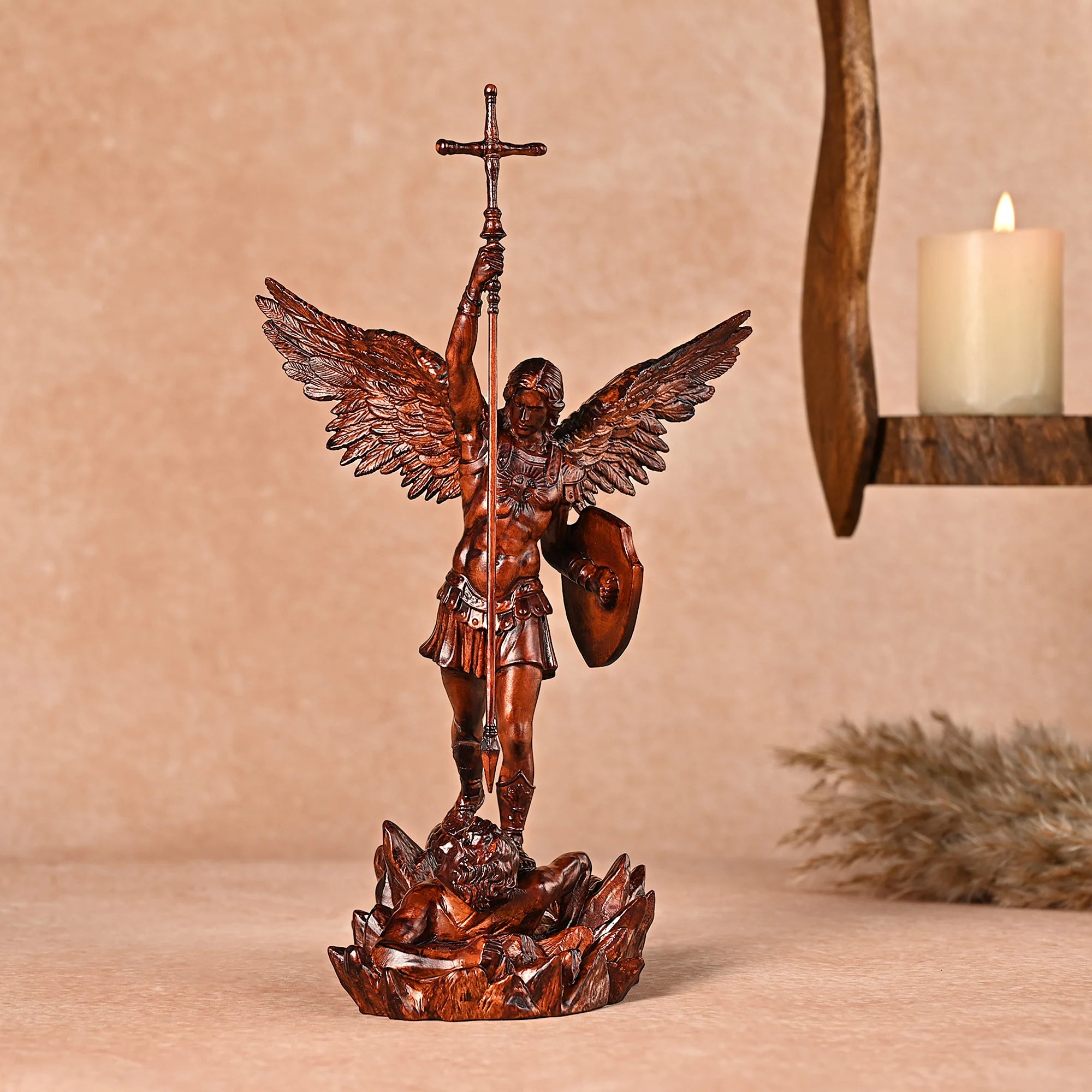 Cross-border solid wood crafts archangel michael round carved boxwood desktop ornaments wooden decorations - retro / 10